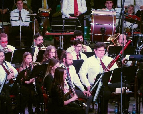 Újévi koncertet adott a Tapolcai Ifjúsági Fúvószenekar – Ezúttal több városi kórussal kiegészülve